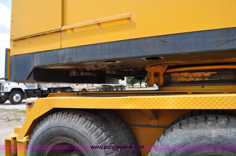 image for item G6109 1959 Hendrickson truck with crane