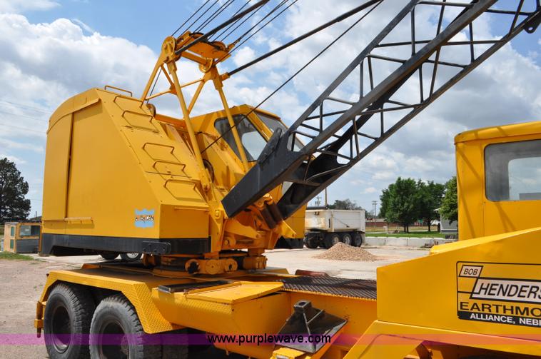 image for item G6109 1959 Hendrickson truck with crane