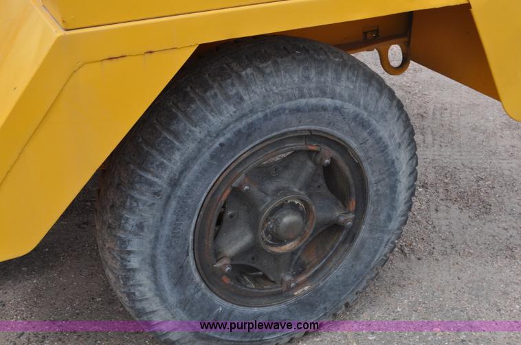 image for item G6109 1959 Hendrickson truck with crane