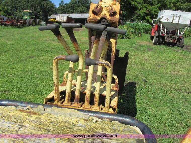 image for item G8574 Ford 450 tractor loader backhoe
