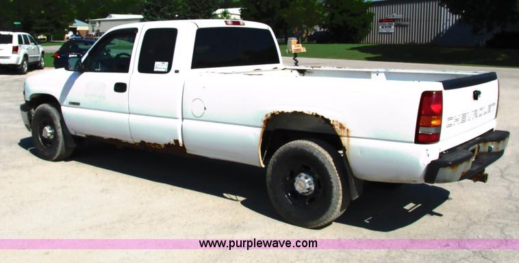 image for item G8582 1999 Chevrolet Silverado 2500 Ext. Cab pickup truck