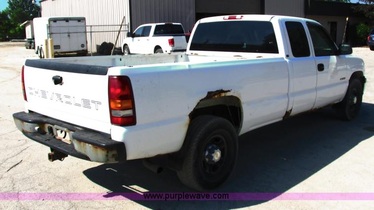 image for item G8582 1999 Chevrolet Silverado 2500 Ext. Cab pickup truck