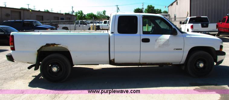 image for item G8582 1999 Chevrolet Silverado 2500 Ext. Cab pickup truck