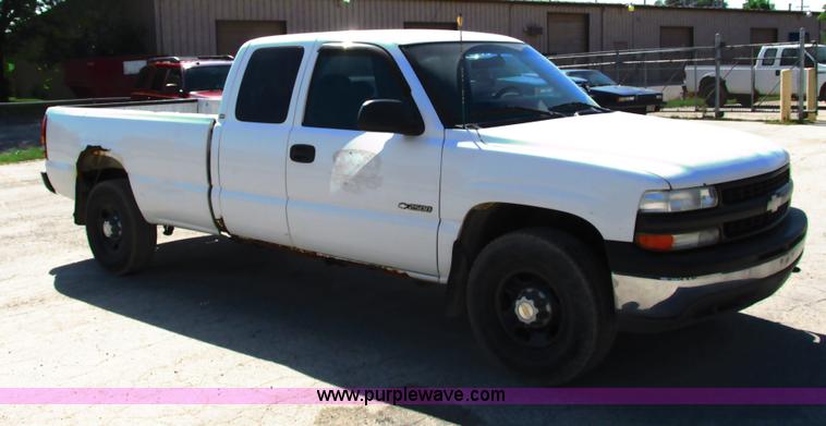 image for item G8582 1999 Chevrolet Silverado 2500 Ext. Cab pickup truck