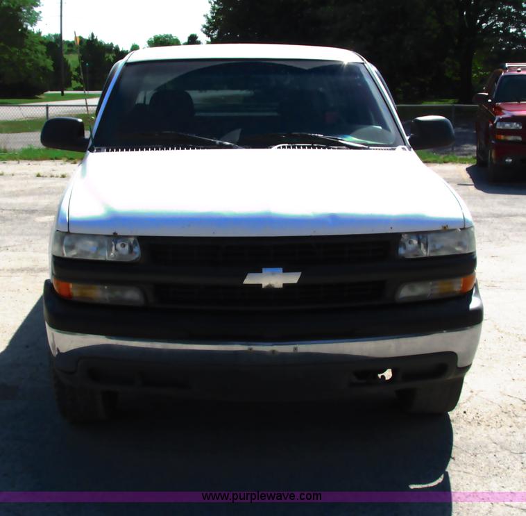 image for item G8582 1999 Chevrolet Silverado 2500 Ext. Cab pickup truck