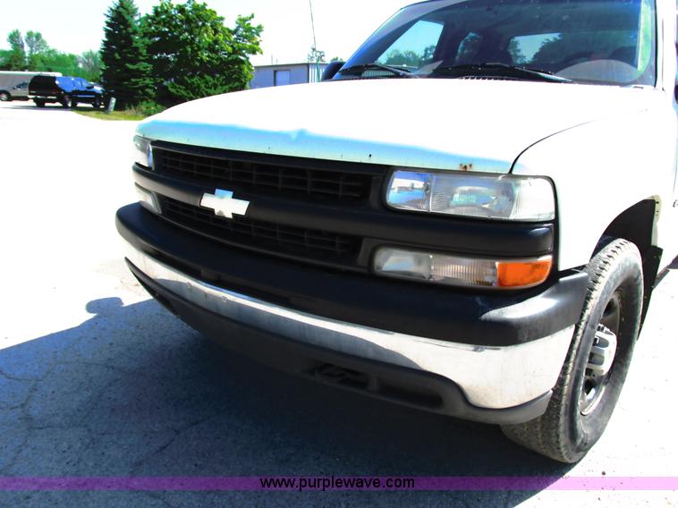image for item G8582 1999 Chevrolet Silverado 2500 Ext. Cab pickup truck