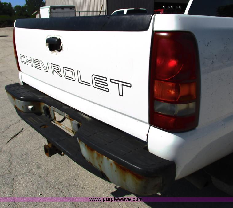 image for item G8582 1999 Chevrolet Silverado 2500 Ext. Cab pickup truck