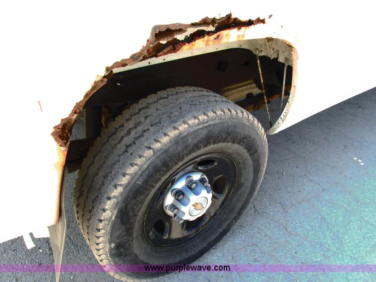 image for item G8582 1999 Chevrolet Silverado 2500 Ext. Cab pickup truck