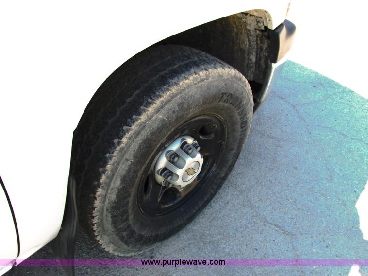 image for item G8582 1999 Chevrolet Silverado 2500 Ext. Cab pickup truck