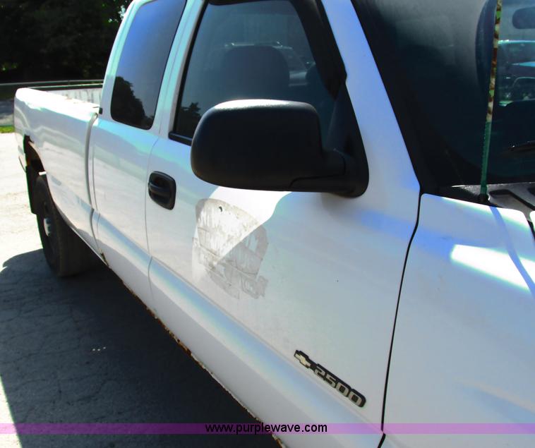 image for item G8582 1999 Chevrolet Silverado 2500 Ext. Cab pickup truck
