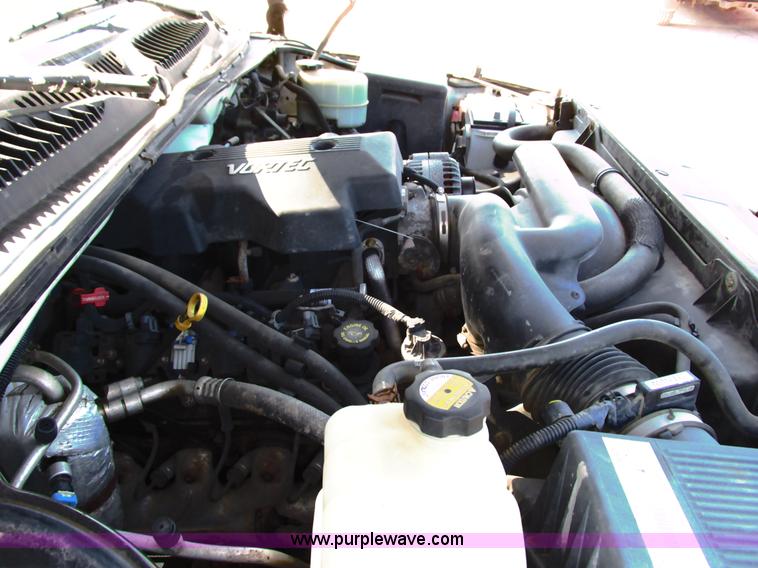 image for item G8582 1999 Chevrolet Silverado 2500 Ext. Cab pickup truck