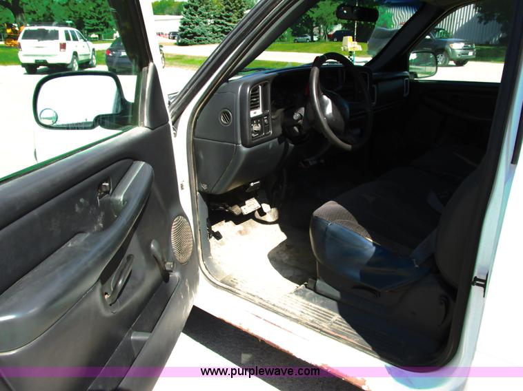 image for item G8582 1999 Chevrolet Silverado 2500 Ext. Cab pickup truck