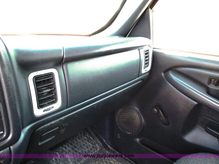 image for item G8582 1999 Chevrolet Silverado 2500 Ext. Cab pickup truck