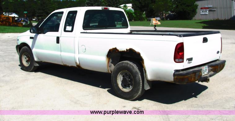 image for item G8583 2002 Ford F250 Super Duty SuperCab pickup truck