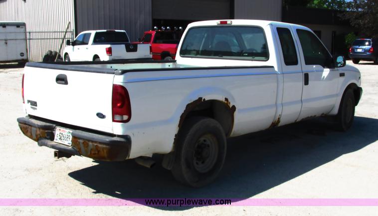 image for item G8583 2002 Ford F250 Super Duty SuperCab pickup truck