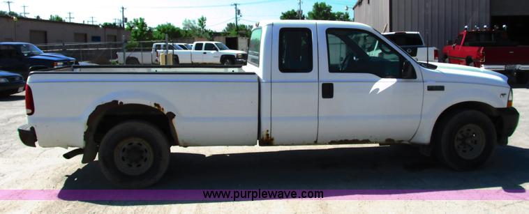 image for item G8583 2002 Ford F250 Super Duty SuperCab pickup truck