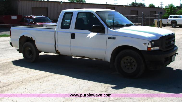 image for item G8583 2002 Ford F250 Super Duty SuperCab pickup truck