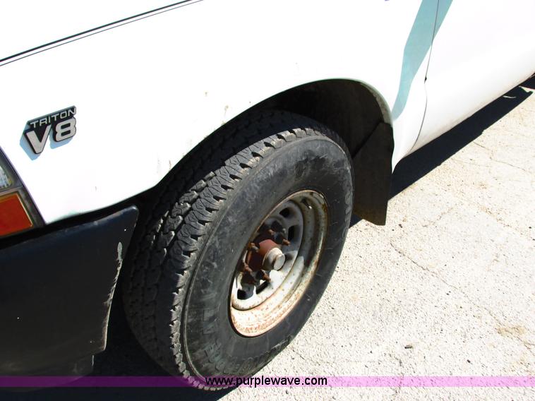 image for item G8583 2002 Ford F250 Super Duty SuperCab pickup truck