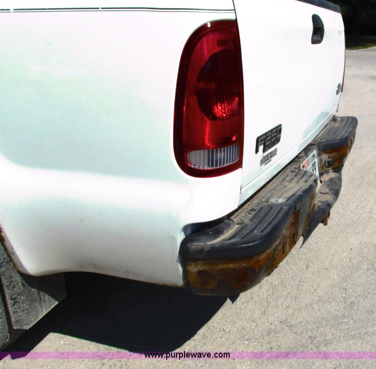 image for item G8583 2002 Ford F250 Super Duty SuperCab pickup truck