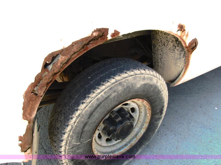 image for item G8583 2002 Ford F250 Super Duty SuperCab pickup truck