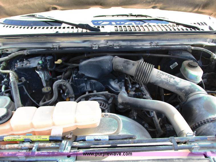 image for item G8583 2002 Ford F250 Super Duty SuperCab pickup truck