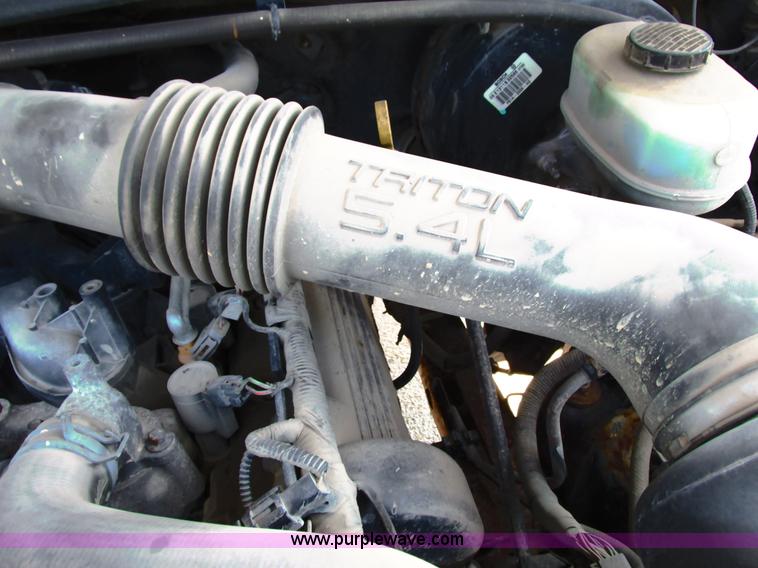 image for item G8583 2002 Ford F250 Super Duty SuperCab pickup truck