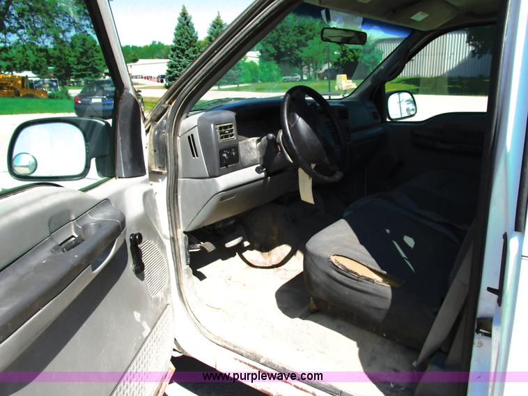 image for item G8583 2002 Ford F250 Super Duty SuperCab pickup truck