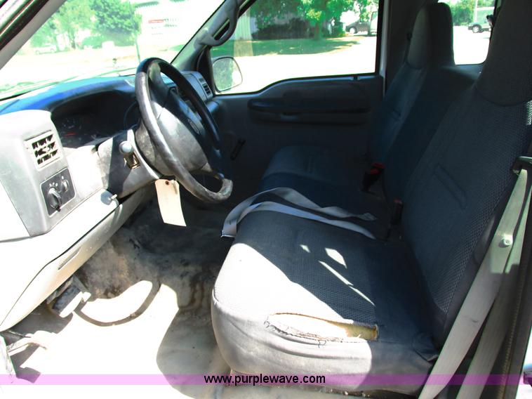 image for item G8583 2002 Ford F250 Super Duty SuperCab pickup truck