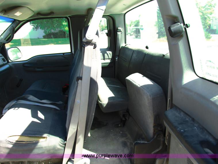 image for item G8583 2002 Ford F250 Super Duty SuperCab pickup truck