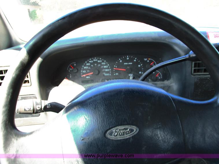 image for item G8583 2002 Ford F250 Super Duty SuperCab pickup truck