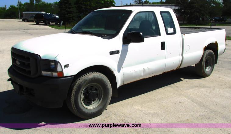 image for item G8584 2002 Ford F250 Super Duty SuperCab pickup truck