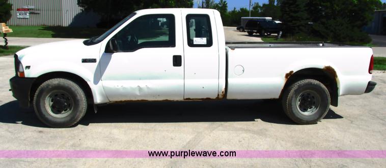 image for item G8584 2002 Ford F250 Super Duty SuperCab pickup truck