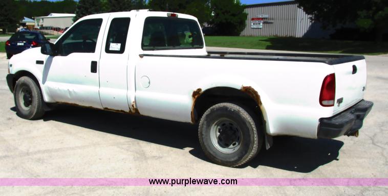 image for item G8584 2002 Ford F250 Super Duty SuperCab pickup truck