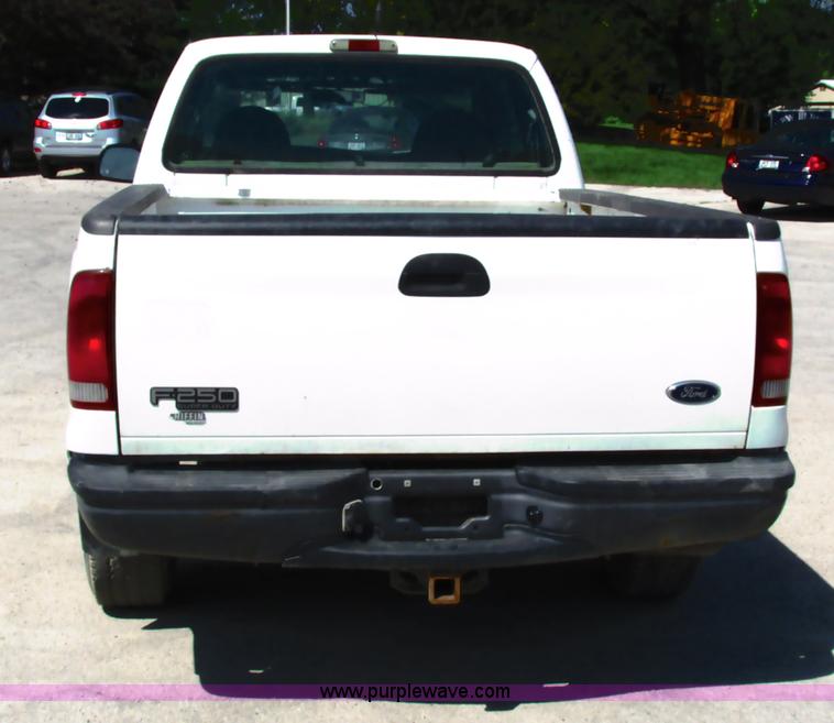 image for item G8584 2002 Ford F250 Super Duty SuperCab pickup truck