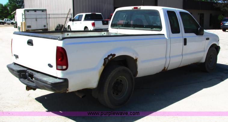 image for item G8584 2002 Ford F250 Super Duty SuperCab pickup truck