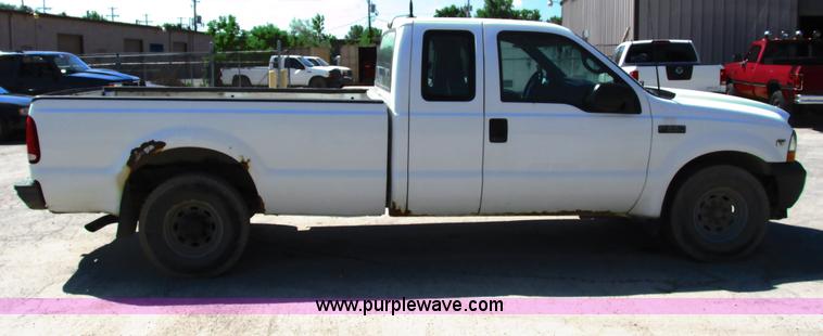 image for item G8584 2002 Ford F250 Super Duty SuperCab pickup truck
