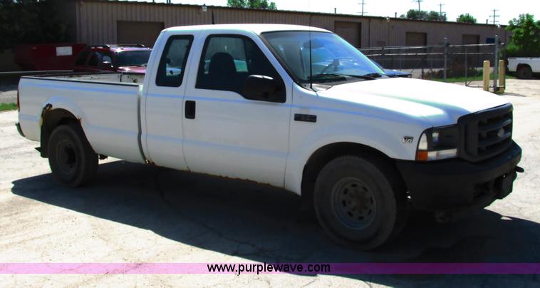 image for item G8584 2002 Ford F250 Super Duty SuperCab pickup truck