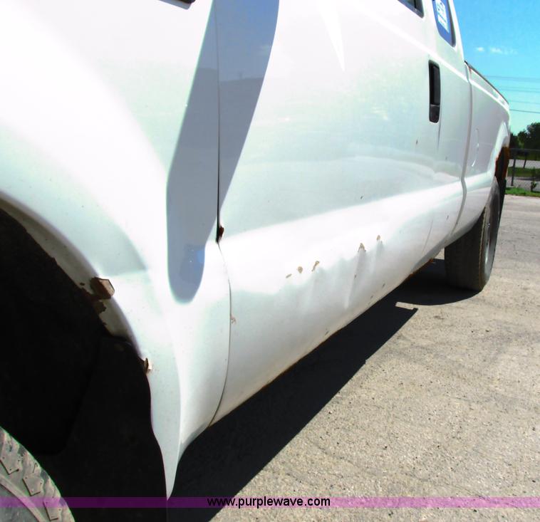 image for item G8584 2002 Ford F250 Super Duty SuperCab pickup truck