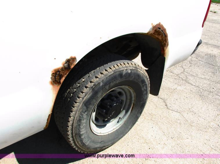 image for item G8584 2002 Ford F250 Super Duty SuperCab pickup truck