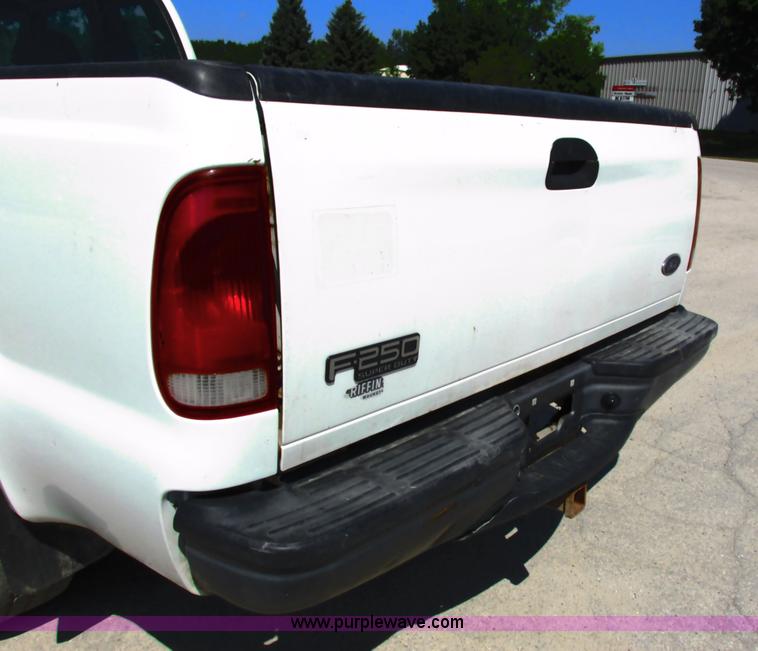 image for item G8584 2002 Ford F250 Super Duty SuperCab pickup truck