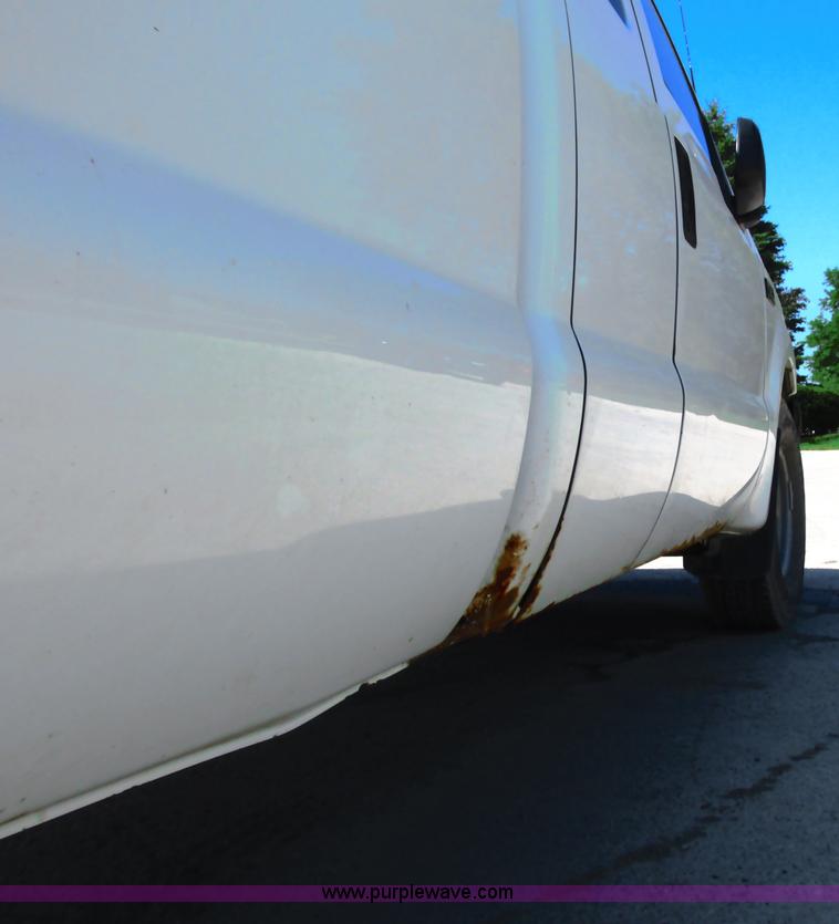 image for item G8584 2002 Ford F250 Super Duty SuperCab pickup truck