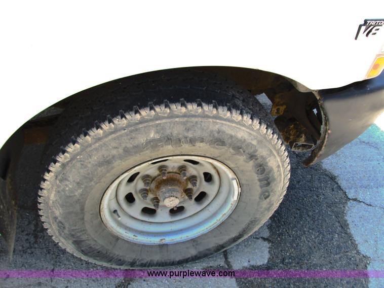 image for item G8584 2002 Ford F250 Super Duty SuperCab pickup truck