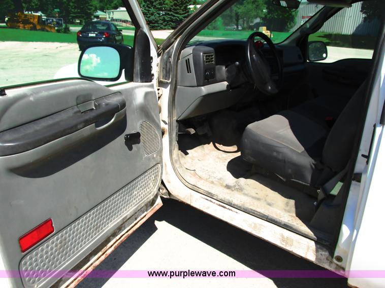 image for item G8584 2002 Ford F250 Super Duty SuperCab pickup truck