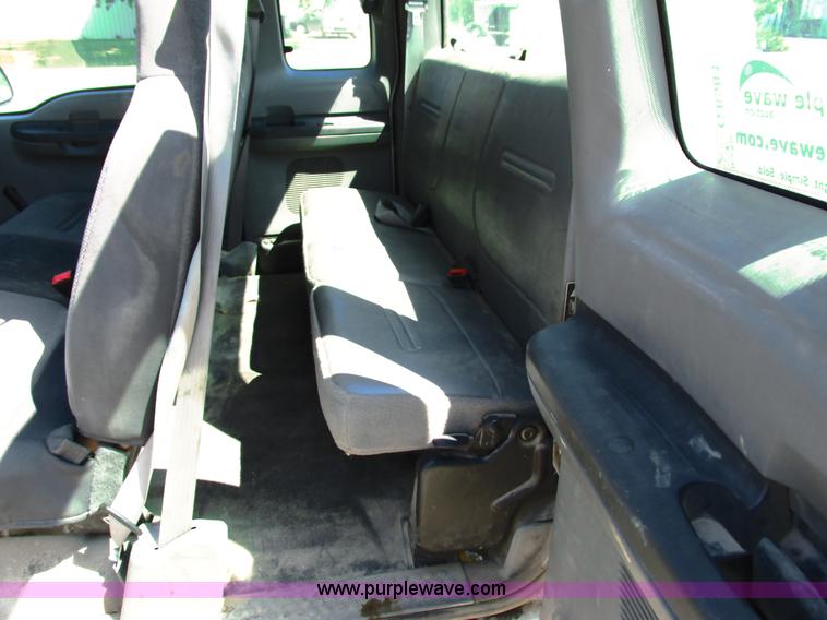 image for item G8584 2002 Ford F250 Super Duty SuperCab pickup truck