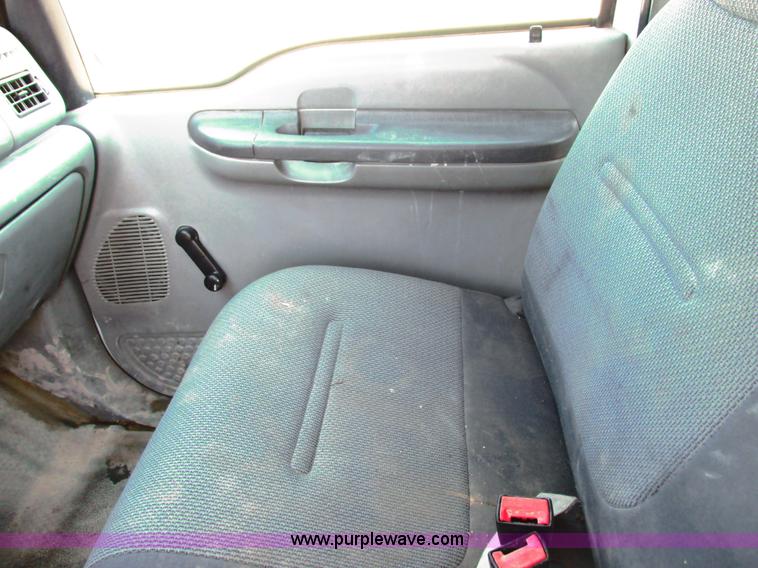 image for item G8584 2002 Ford F250 Super Duty SuperCab pickup truck