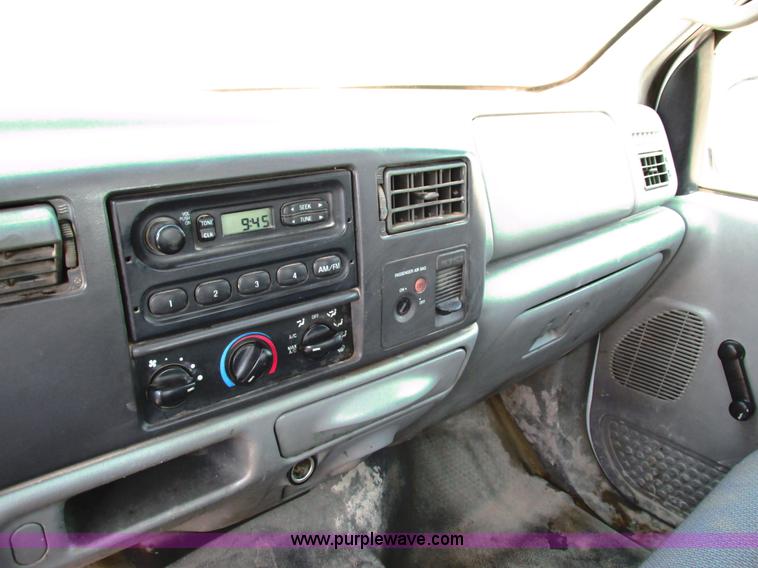 image for item G8584 2002 Ford F250 Super Duty SuperCab pickup truck