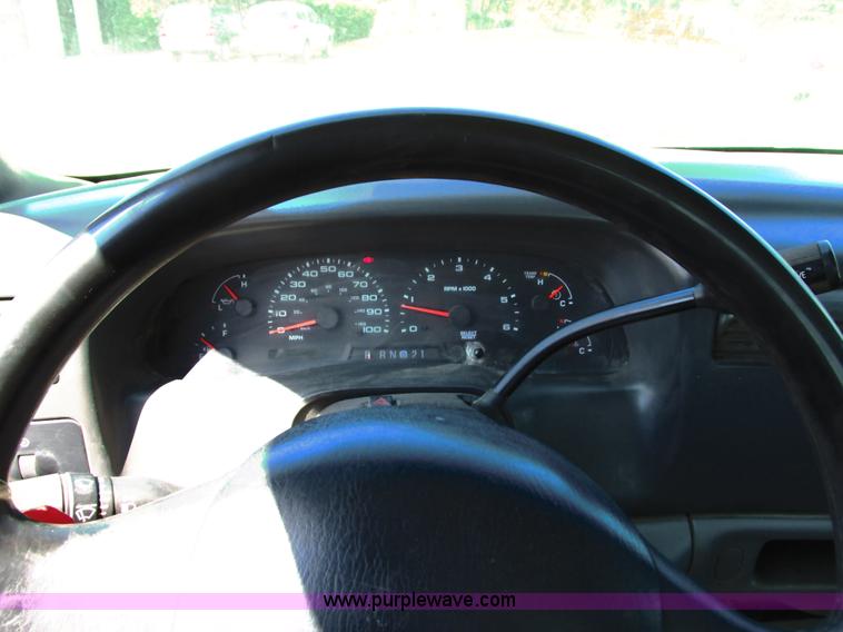 image for item G8584 2002 Ford F250 Super Duty SuperCab pickup truck