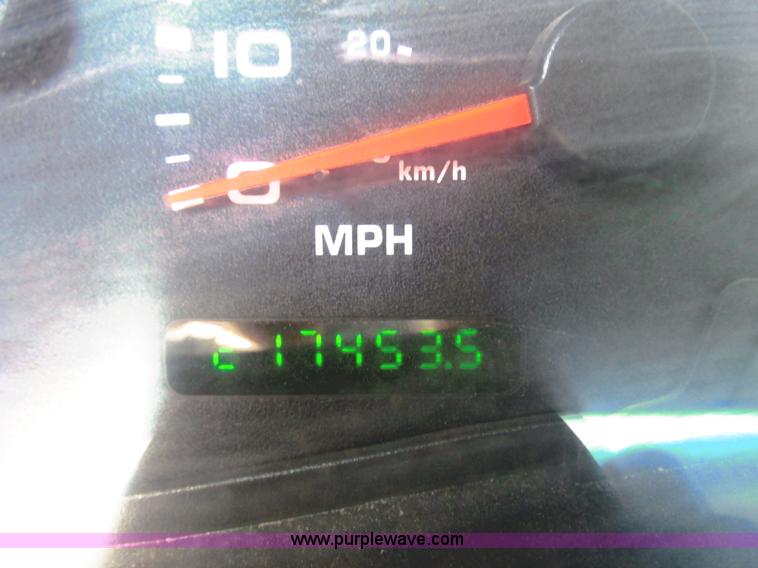 image for item G8584 2002 Ford F250 Super Duty SuperCab pickup truck