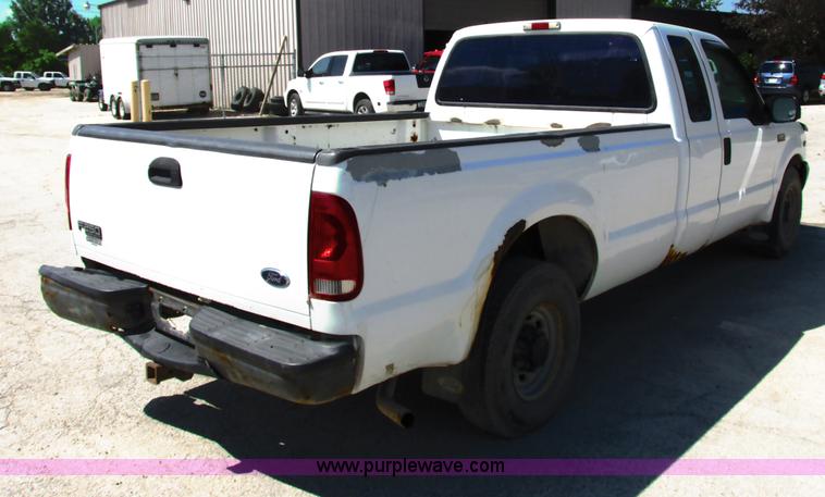 image for item G8585 2001 Ford F250 Super Duty SuperCab pickup truck