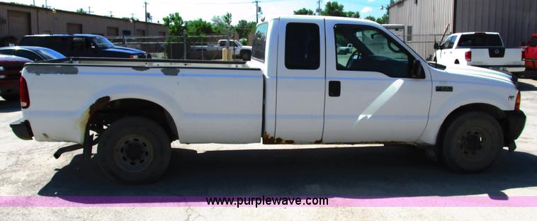 image for item G8585 2001 Ford F250 Super Duty SuperCab pickup truck